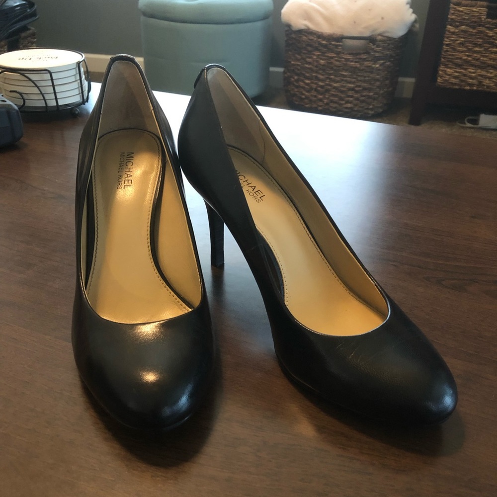 Michael Kors black pumps size 6